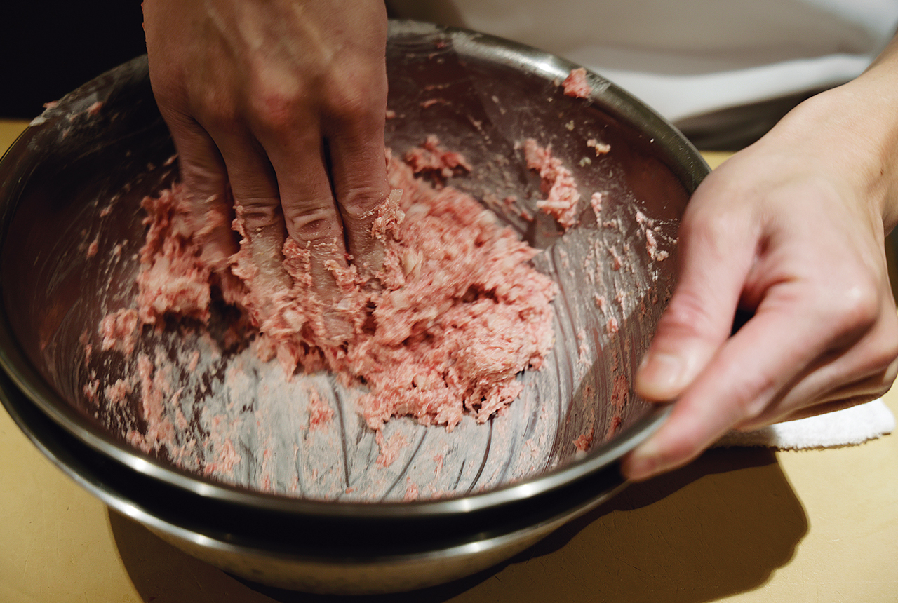 材料を混ぜる様子