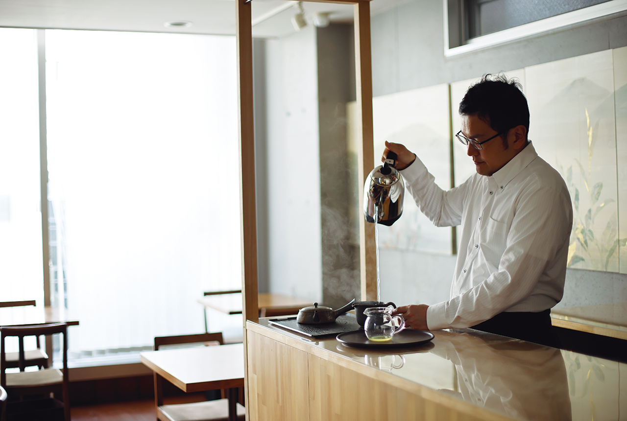 日本茶専門店「表参道 茶茶の間」の和多田喜氏